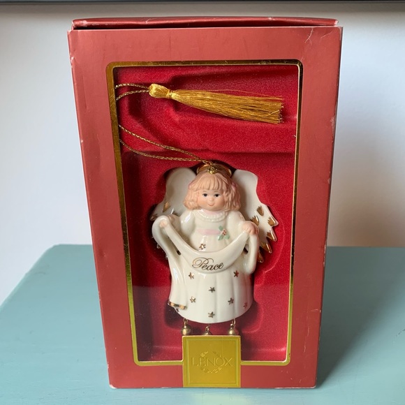 ❗️MOVING SALE❗️ LENOX “Ringing in Peace” Angel Ornament - Picture 3 of 10